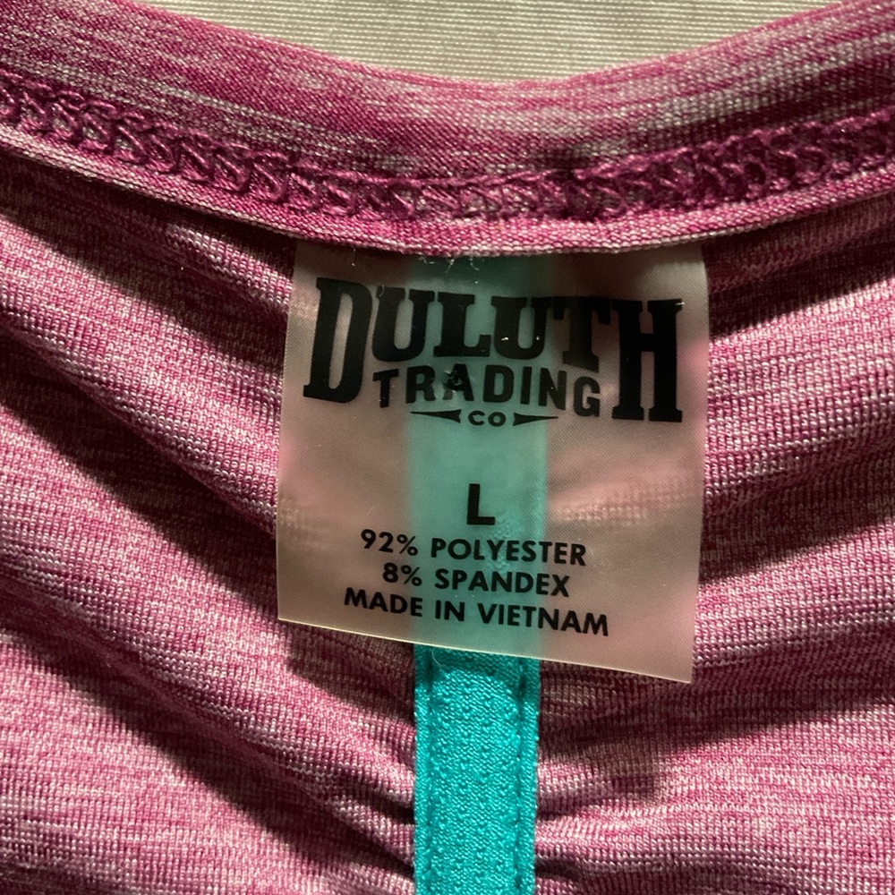 Duluth Women's V-Neck Short Sleeve Top - with pocket size L - Picture 3 of 6